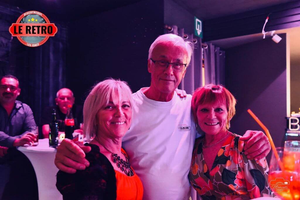 L'équipe du Rétro Discothèque vous accueille - Ambiance conviviale à Gembloux