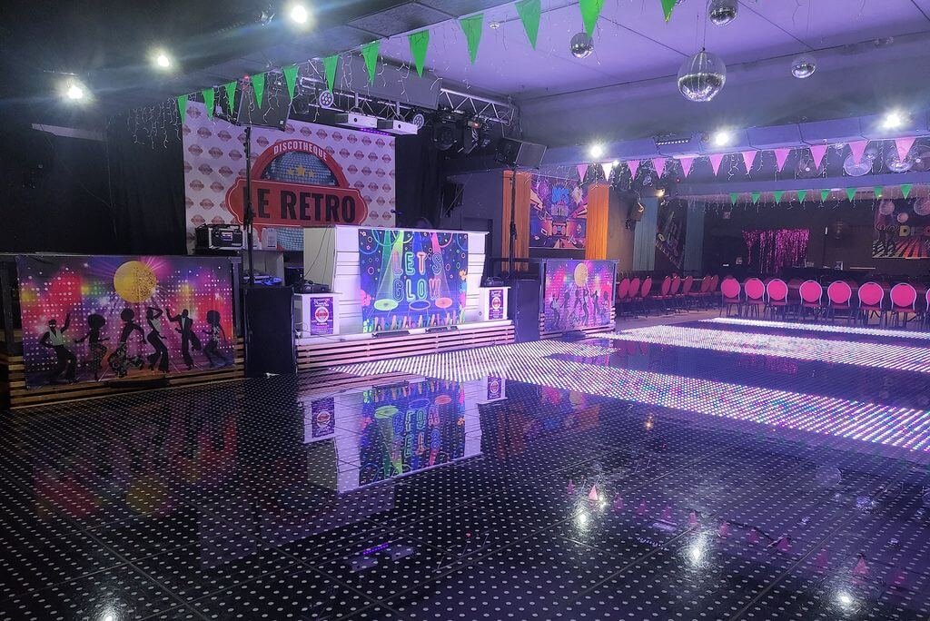 Piste de danse illuminée de 100m² - Soirée Nostalgie Party au Rétro club